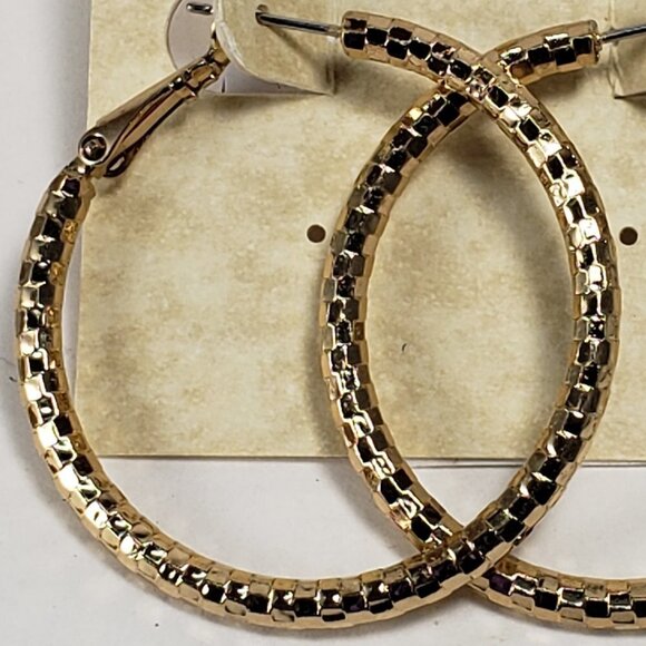 Stylish Textured design Gold-Tone Hoop Earrings - Women's Fashion Jewelry - Picture 3 of 6